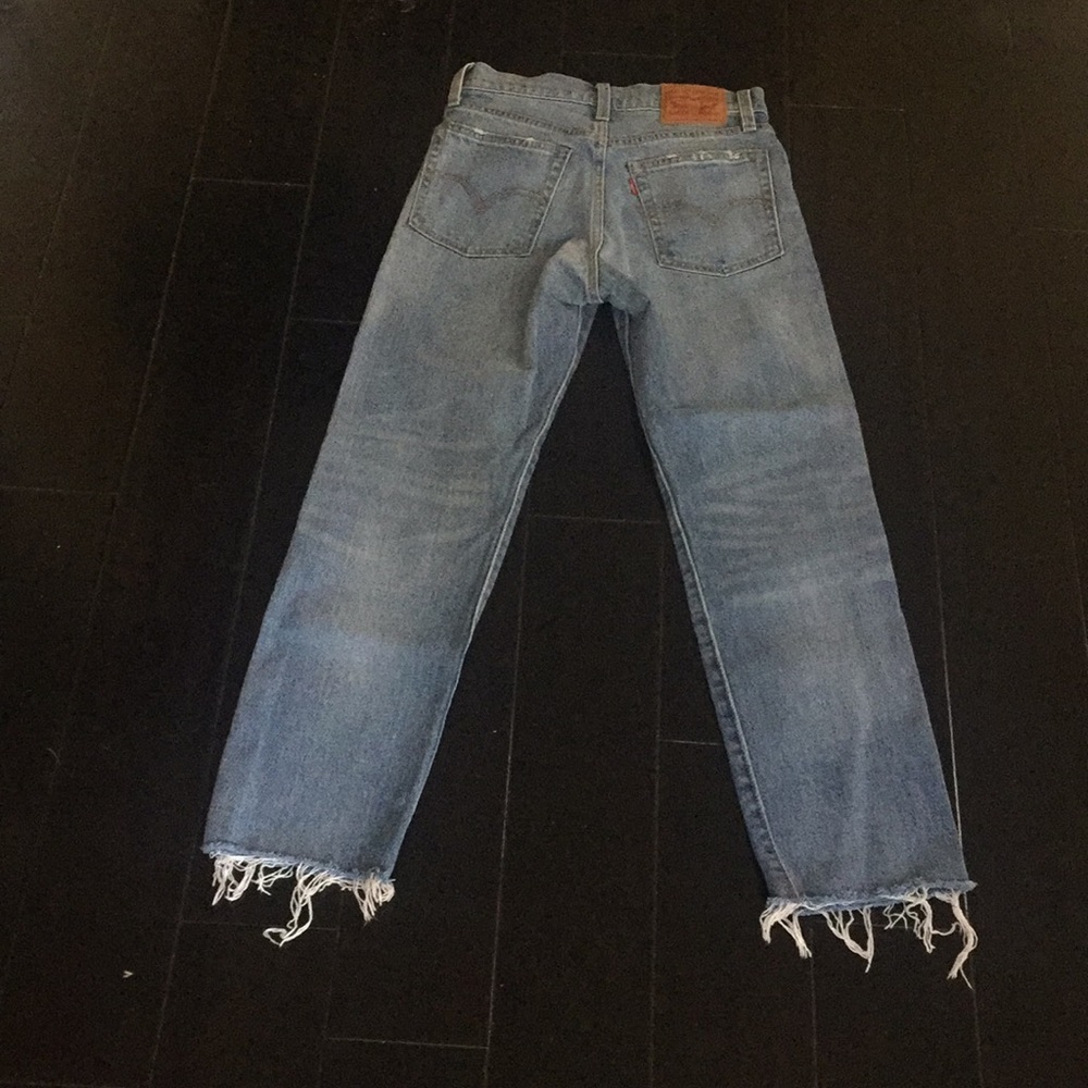 Size 25 Faded Levi Jeans - Picture 2 of 4